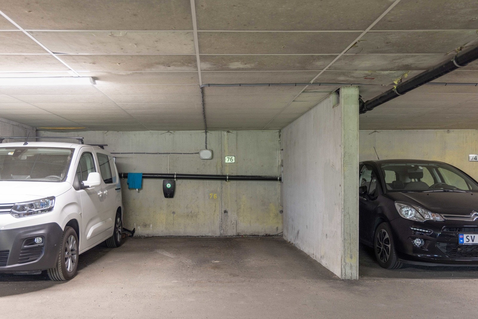 Leiligheten disponerer en fast garasjeplass i garasjeanlegget. Galleribilde