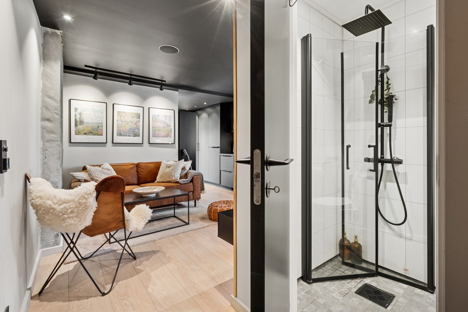 Fra enntréen er det adkomst til badet. Galleribilde