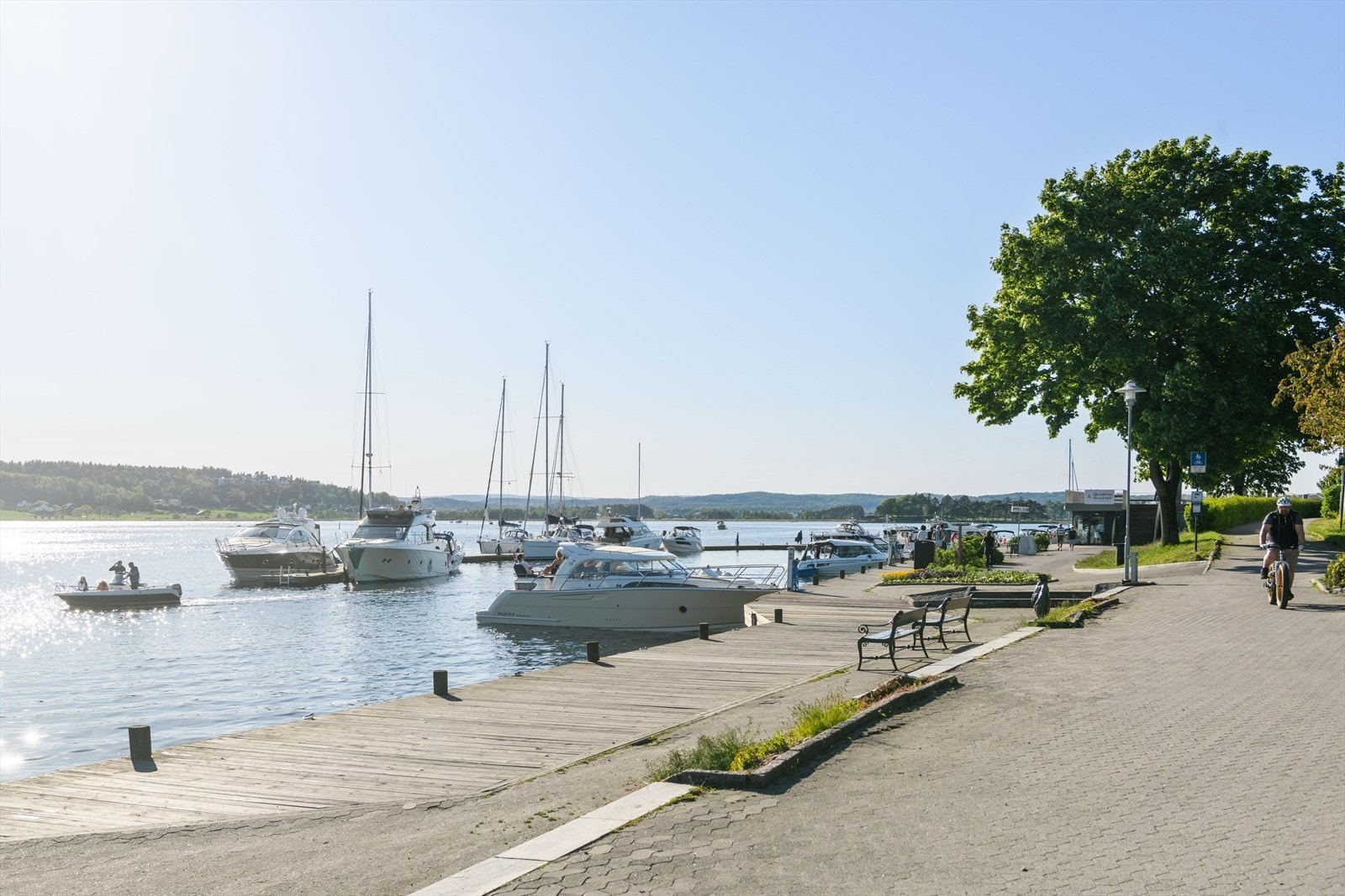Området er hyggelig og sentralt. Kort vei til buss, tog, butikker, parker og Tønsberg Brygge. Galleribilde