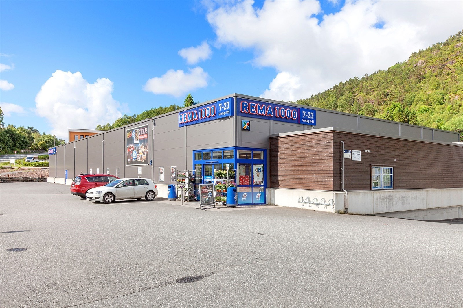 Rema 1000 dagligvarebutikk innen gåavstand Galleribilde
