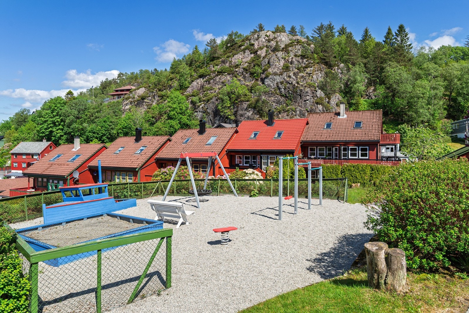 Lekeplass for barna, kun et steinkast unna Galleribilde