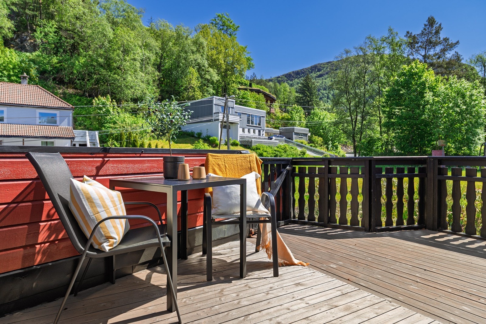 En fin plass å nye morgenkaffen Galleribilde