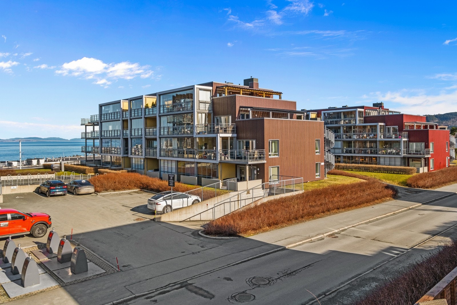 Utleiemegleren v/Heidi J. Kjensjord har gleden av å presentere Anders Søyseths veg 9. Galleribilde