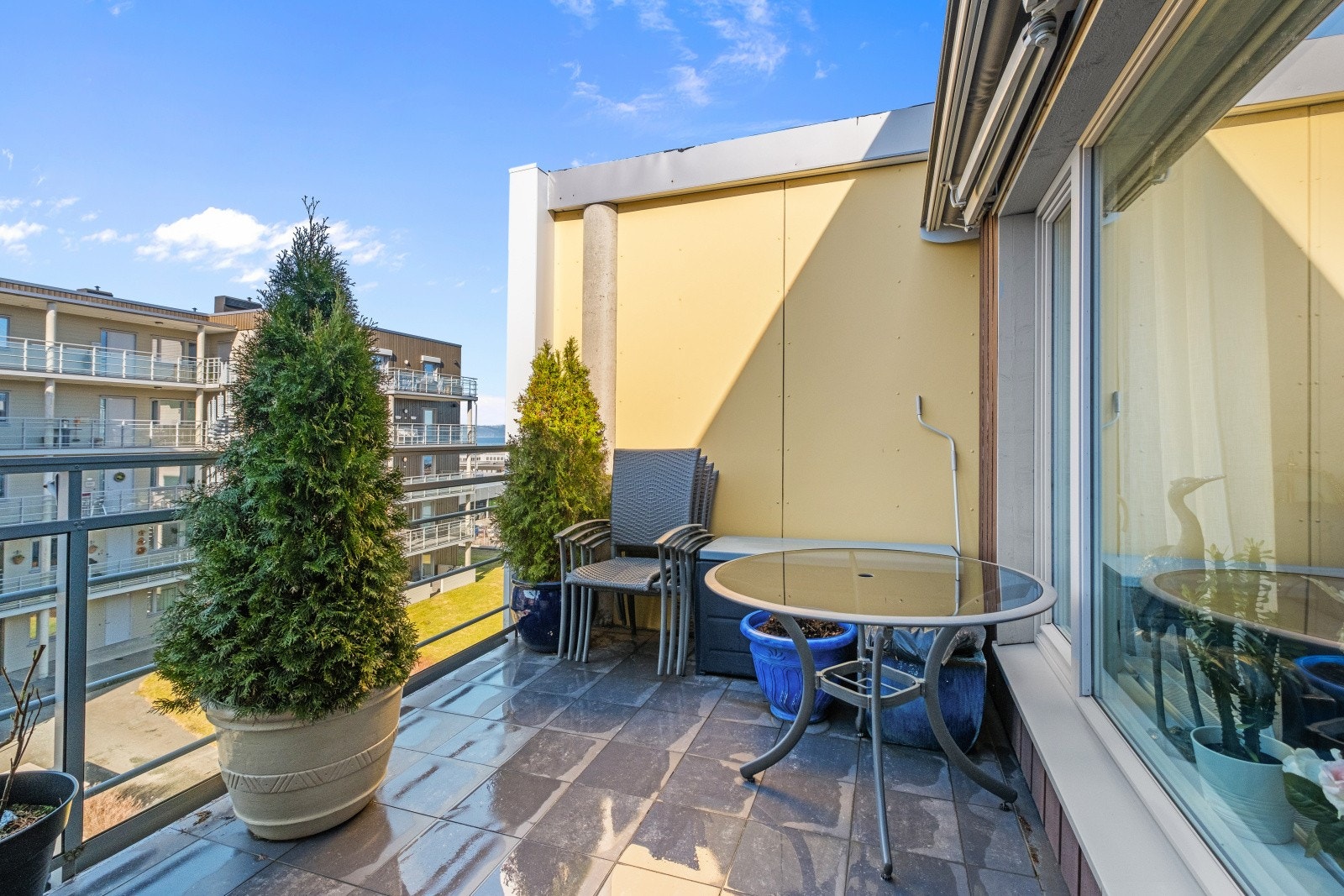 Fra denne balkongen har man sjøgløtt. Galleribilde