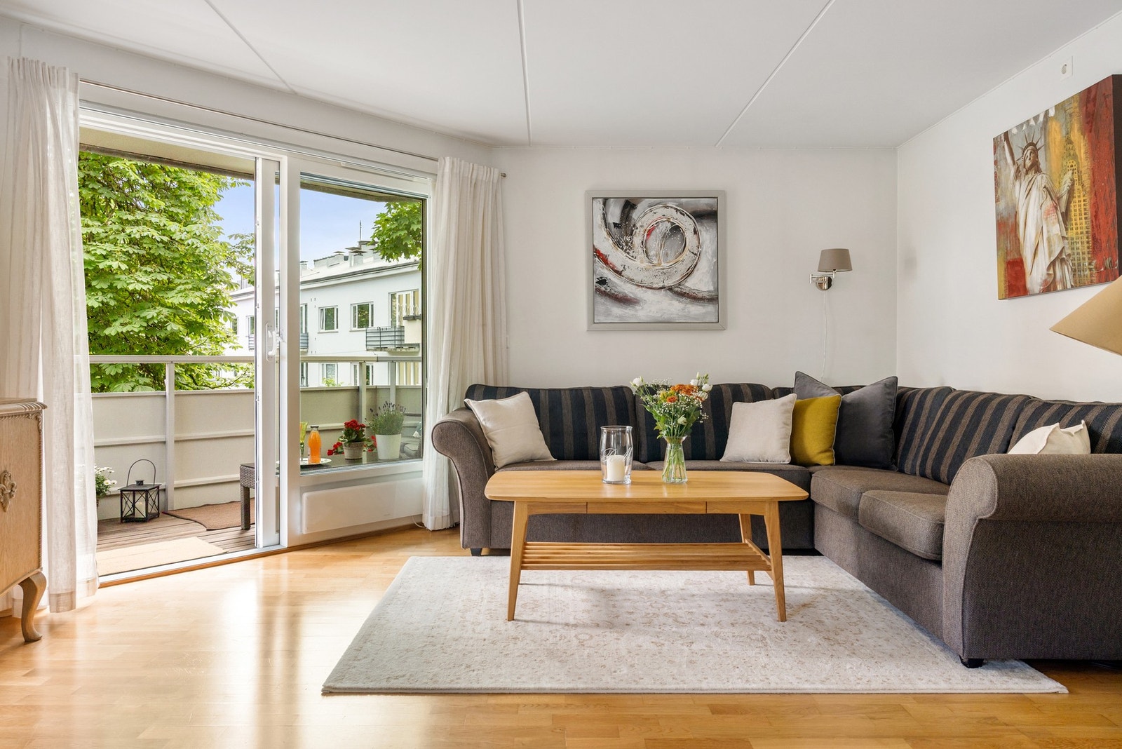 Leiligheten ligger skjermet til i frodige omgivelser på Bolteløkka/Bislett. Galleribilde