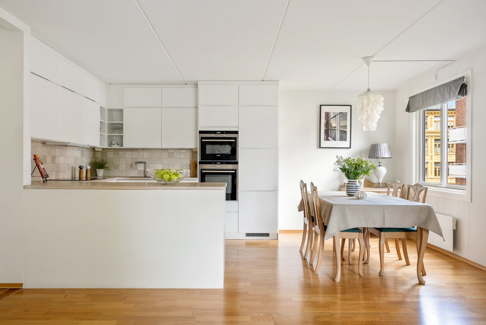 Lys hjørneleilighet i 4.etg med heisadkomst. Galleribilde