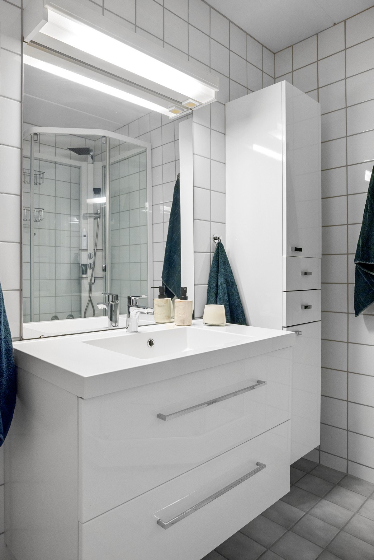 Pent og romslig bad. Galleribilde