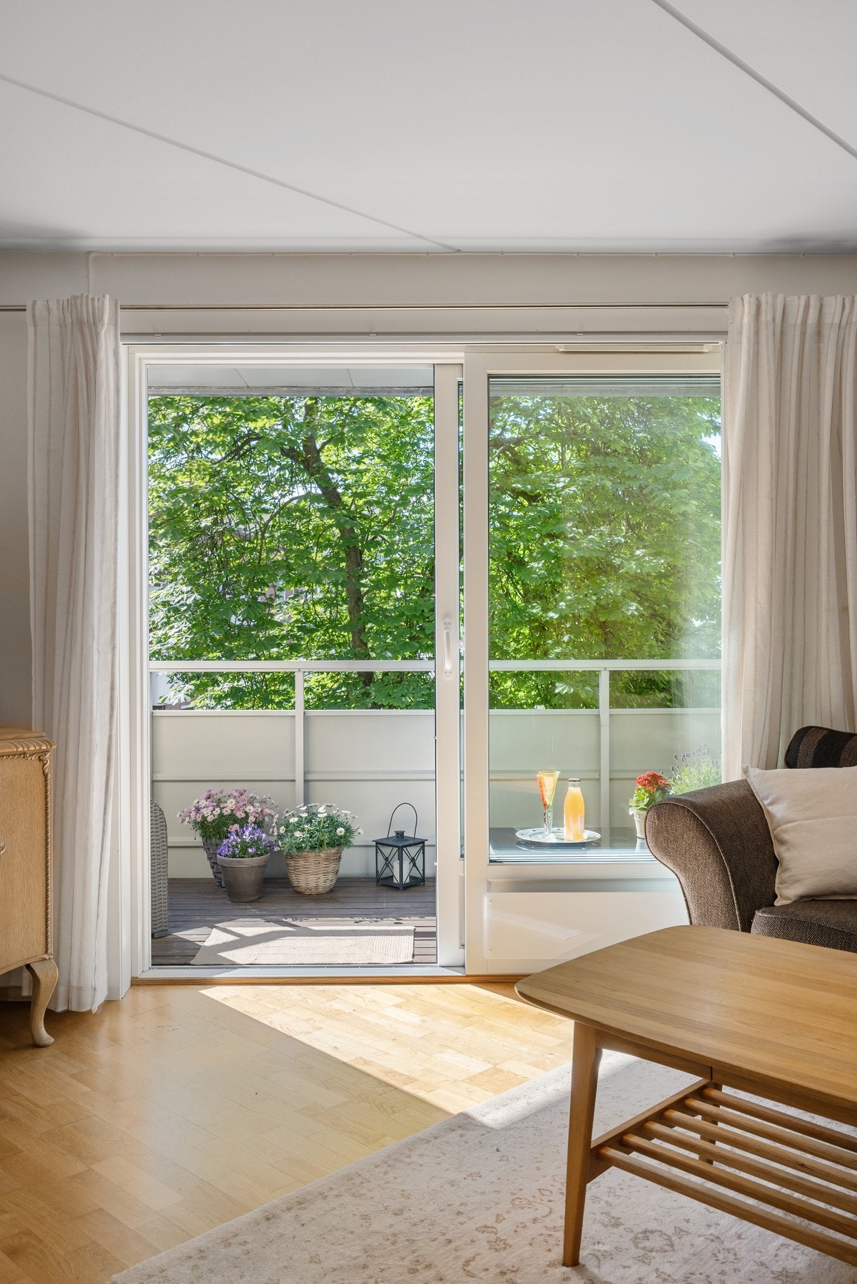 Fra stuen er det utgang til balkong. Galleribilde