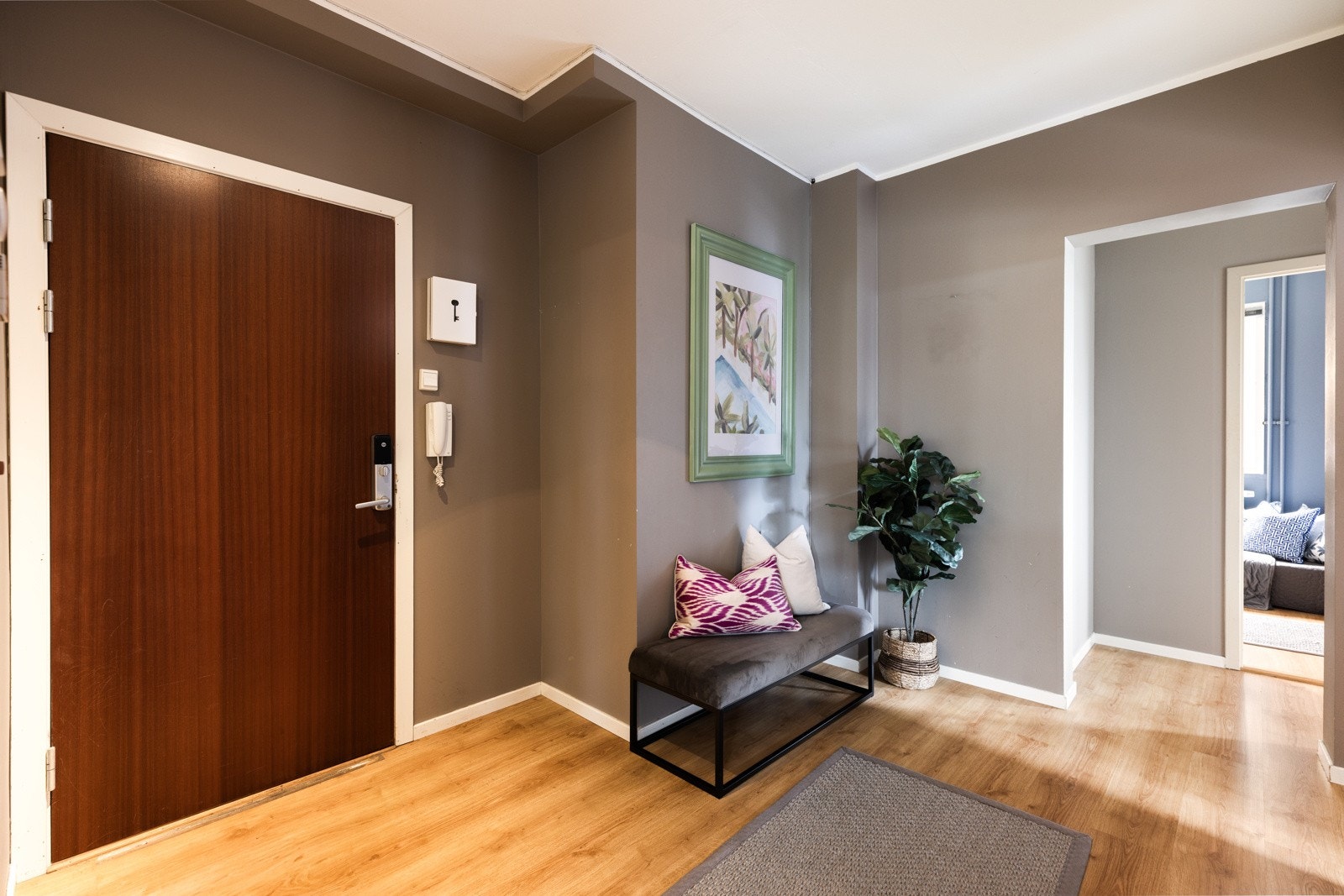 Velkommen inn til denne flotte og innbydende 4-roms selveierleiligheten på Majorstuen! Galleribilde