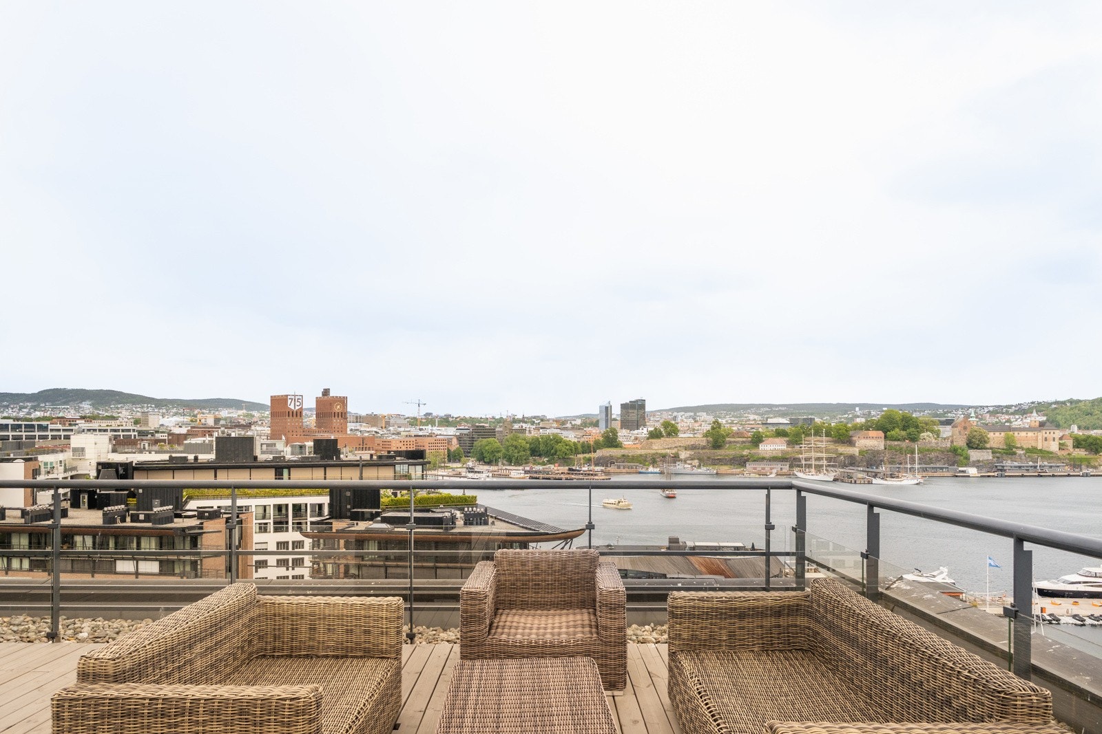 Stor, felles takterrasse Galleribilde