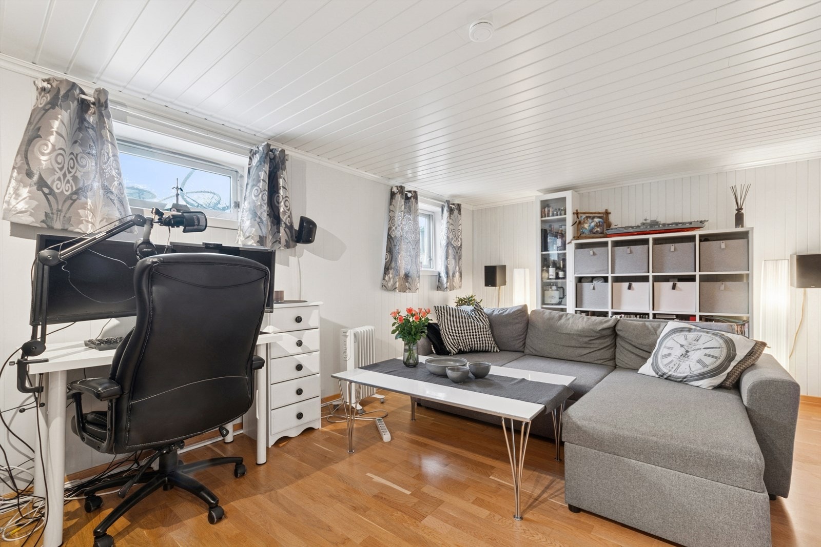 Rom i kjeller innredet som stue. NB! Ikke omsøkt og godkjent til dagens bruk. Se salgsoppgave for mer info. Galleribilde