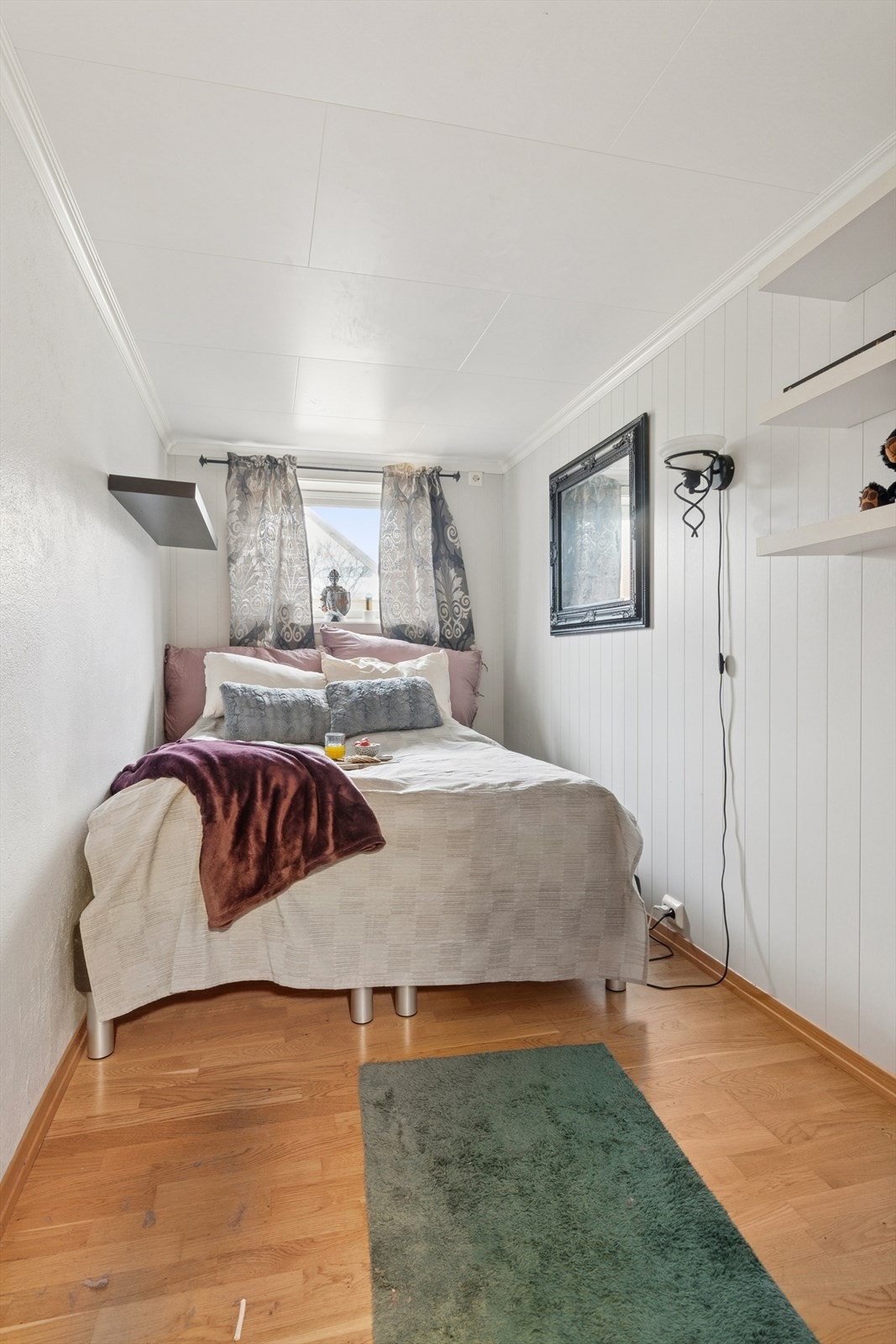 Rom i kjeller innredet som soverom. NB! Ikke omsøkt og godkjent til dagens bruk. Se salgsoppgave for mer info. Galleribilde