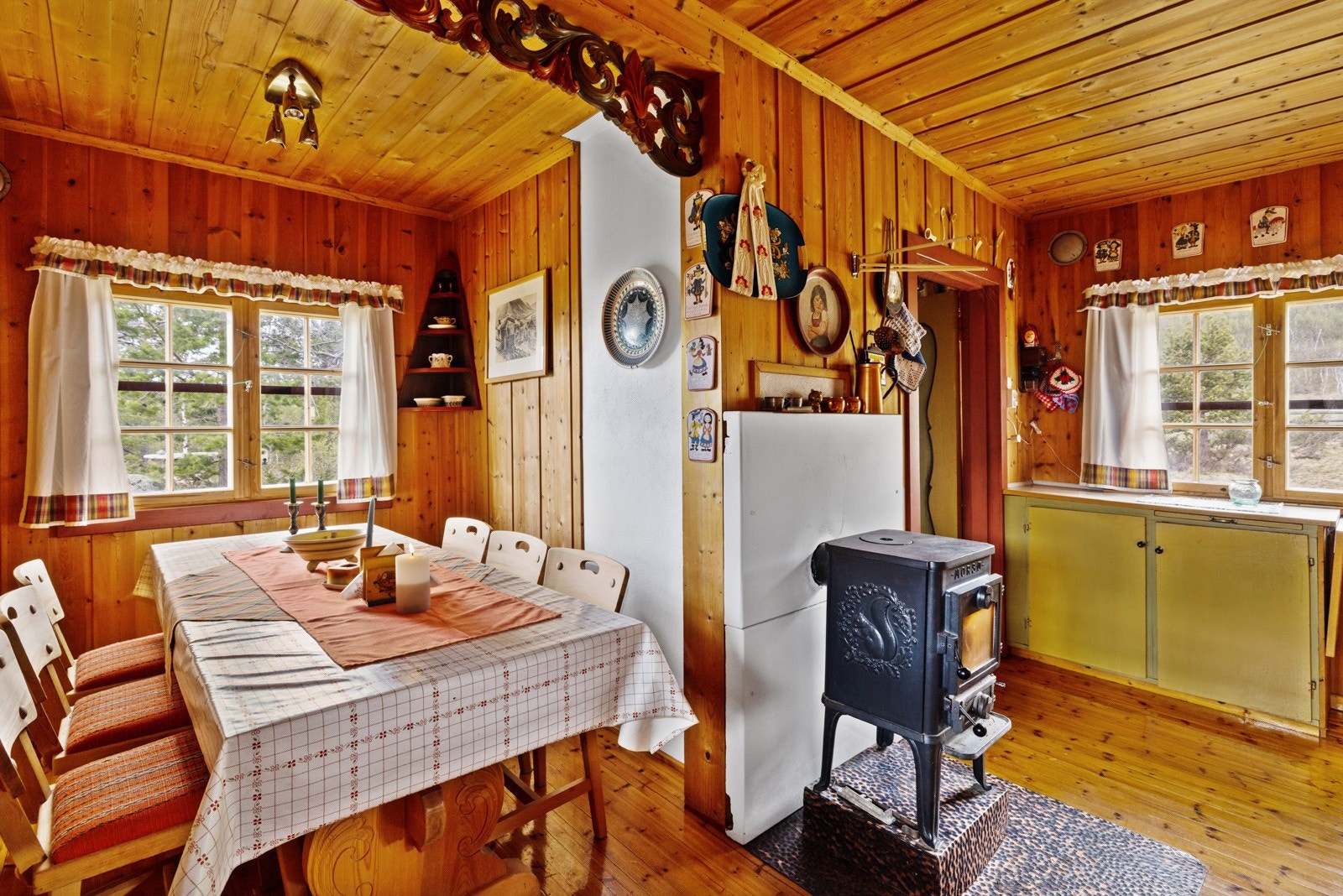 Kjøkken med spiseplass Galleribilde