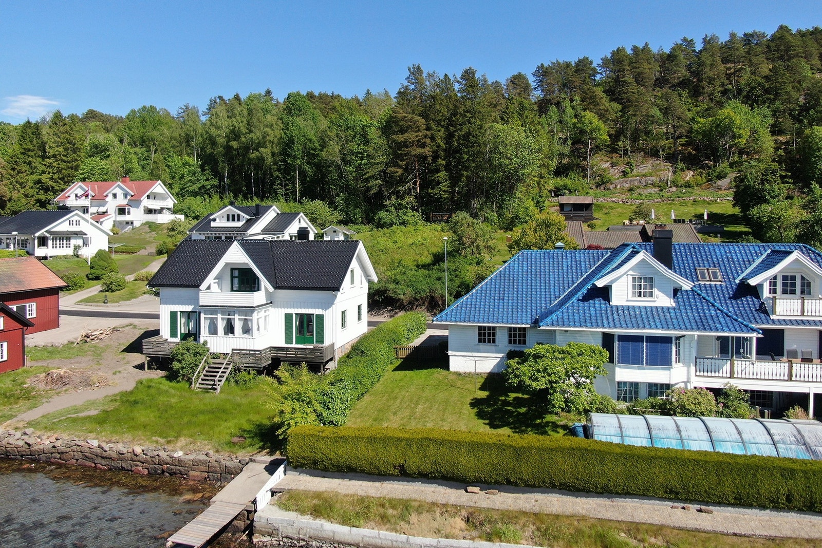Tomten sett fra sjøen Galleribilde