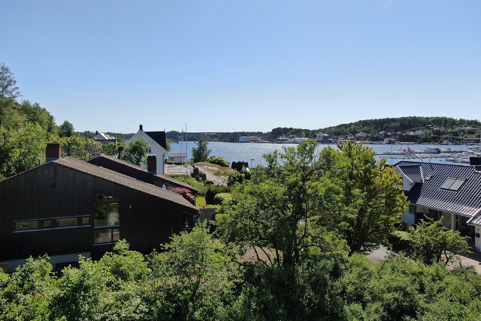 Slik utsikt vil du kunne få fra terrasse/stue/kjøkken i 2. etasje Galleribilde