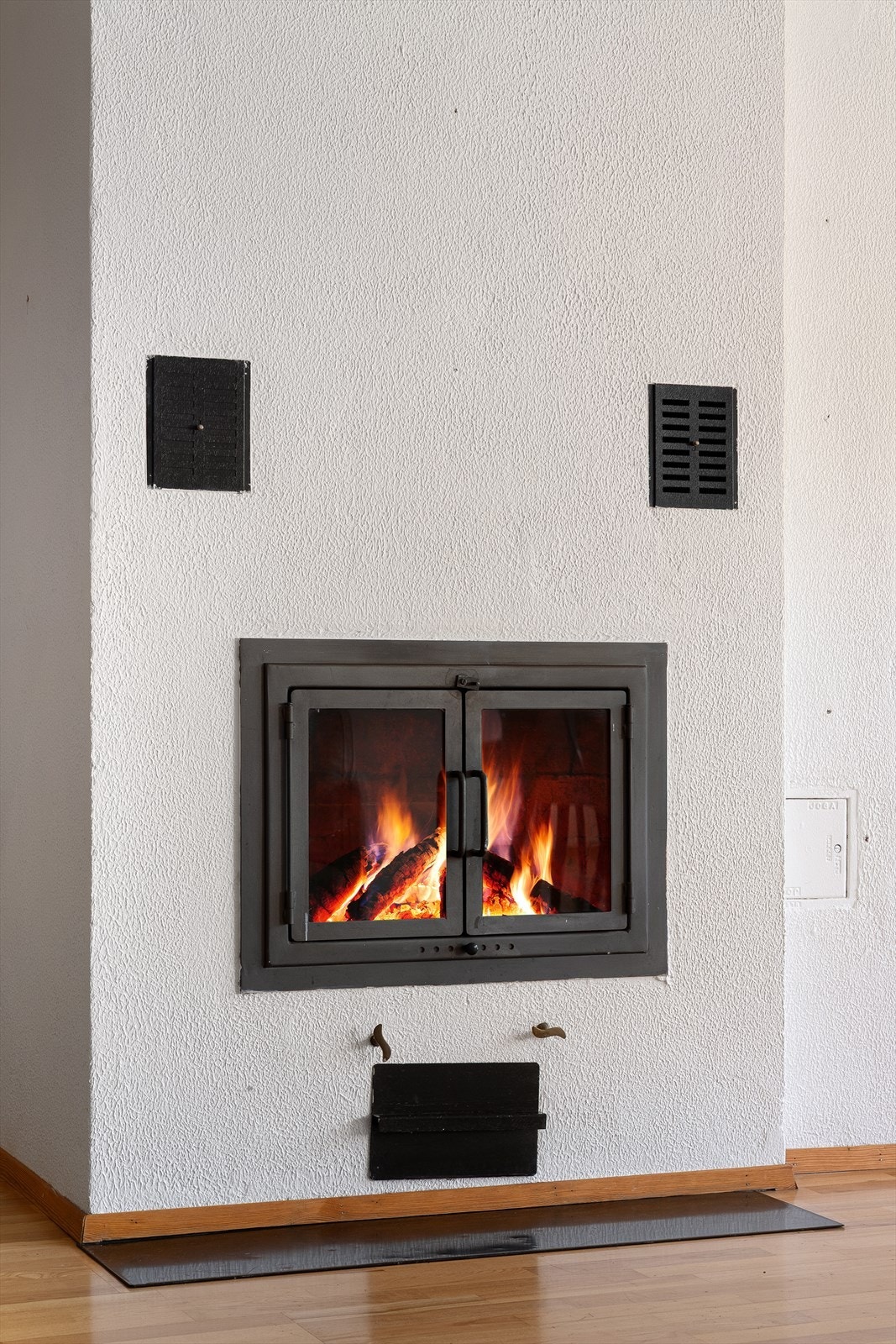 Peisen gir varme og hygge om vinteren Galleribilde
