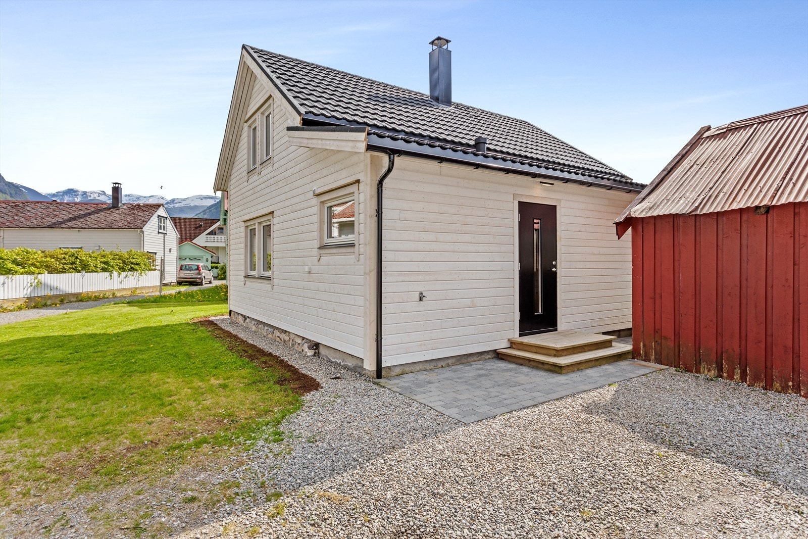 Huset er oppført rundt 1900, og totalt renovert i nyare tid med nytt kjøken, nytt bad, nye vindauger og dører, ny kledning og taktekking m.m. Galleribilde
