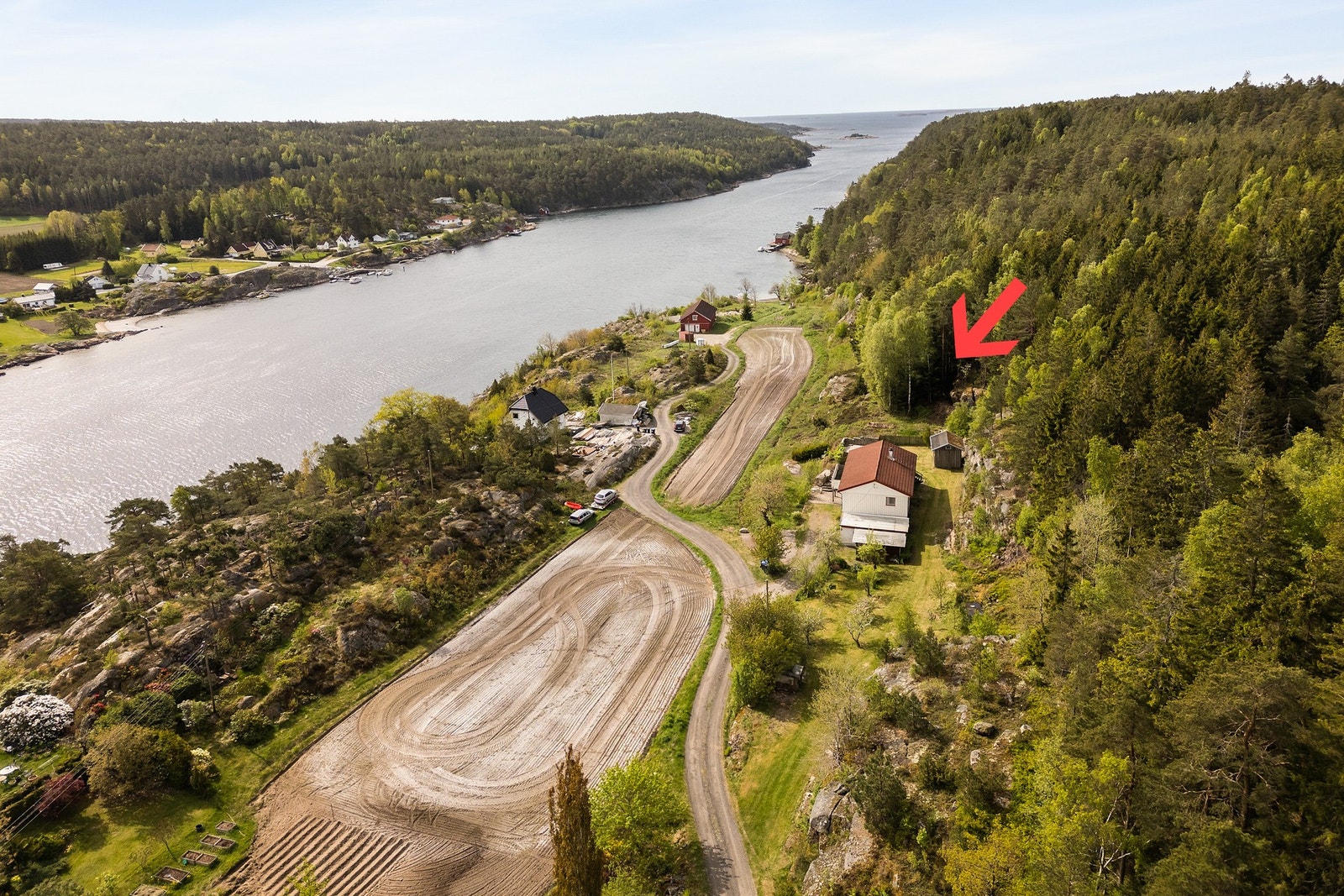 Fra boligen er det en fantastisk utsikt mot sjøen. Galleribilde