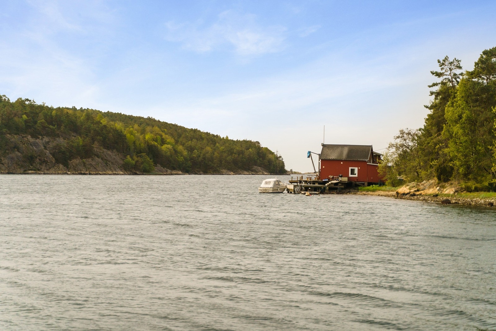 Fra brygga med båt ligger ligger områdets fantastiske skjærgård lett tilgjengelig. Galleribilde