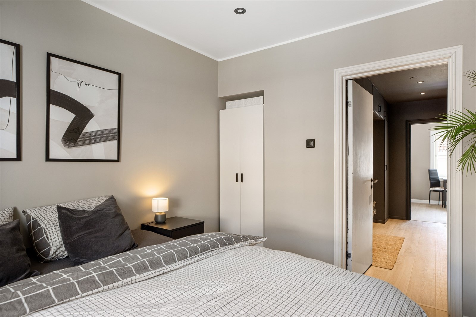 Veldig gode soveforhold, da rommene vender ut mot en rolig bakgård. Galleribilde