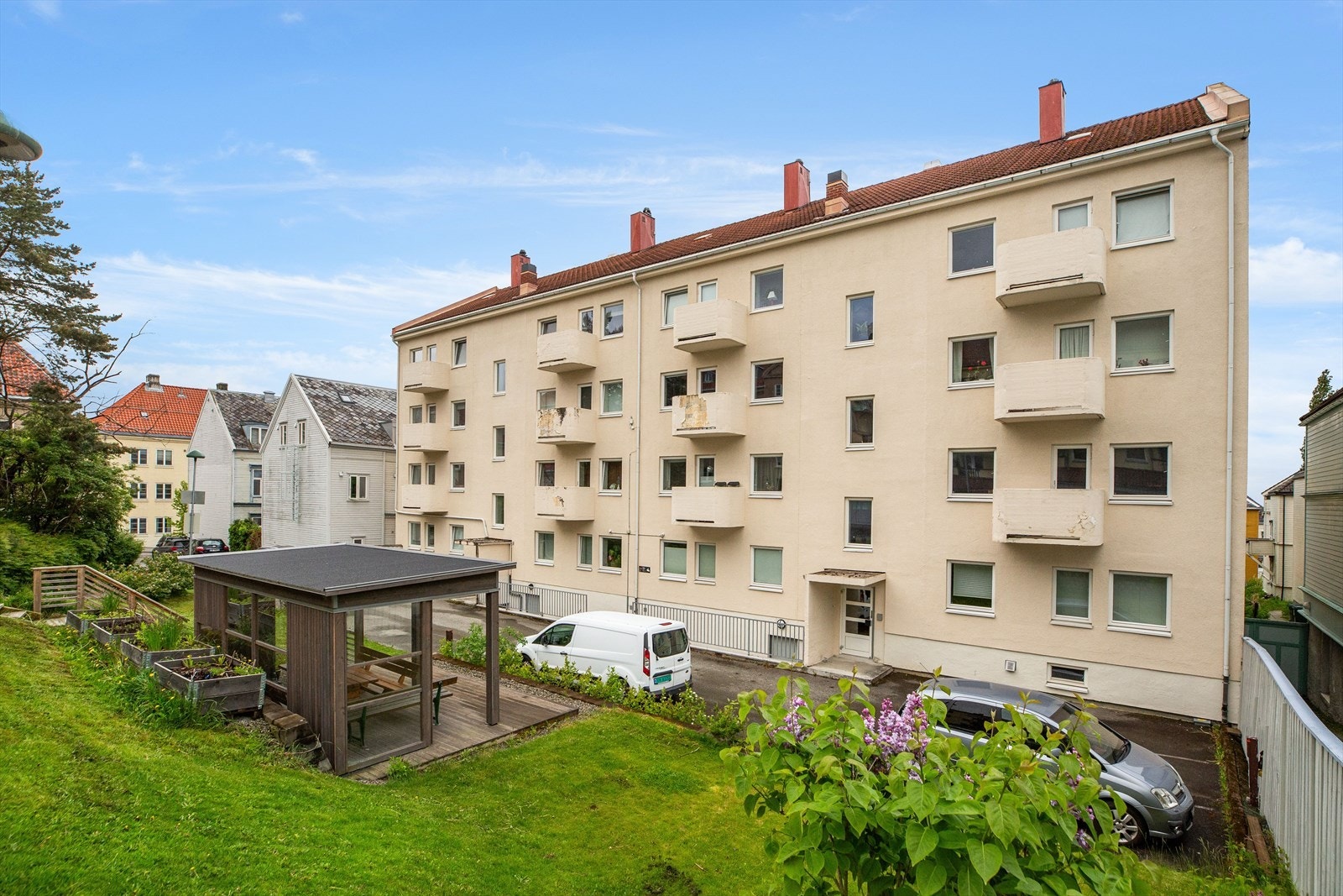 Øvre Møllenberg blir karakterisert som den rolige delen av Møllenberg. Her ligger man midt i hjertet av den rolige delen, der leiligheten i sin helhet er vendt mot enveiskjørt gate og den andre delen er vendt mot skjermet bakgård. Galleribilde