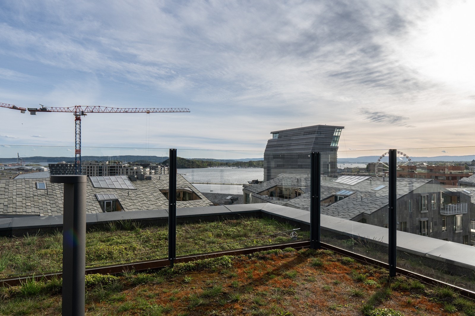 Bo moderne og sentralt midt i Bjørvika – rett ved Barcode og et steinkast fra fjorden. Galleribilde