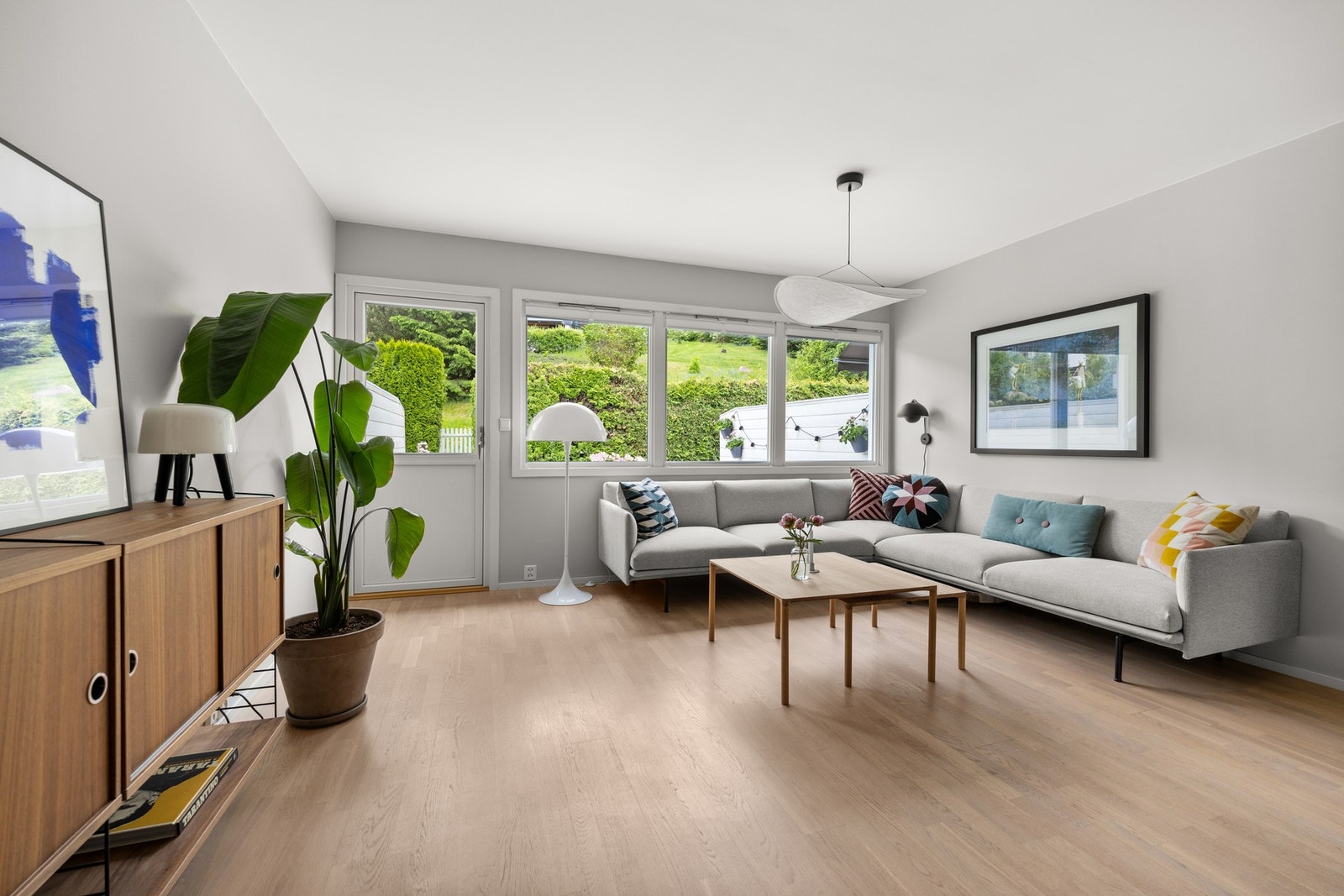 Fra stuen er det utgang til markterrassen. Galleribilde