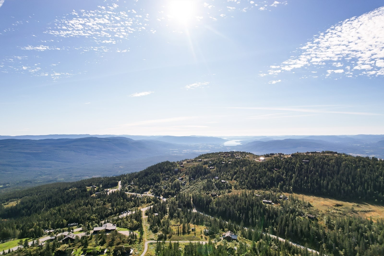 Fantastiske Lifjell ligger flott og sentralt i Telemark, og kalles på folkemunne for "Lille Jotunheimen". Galleribilde