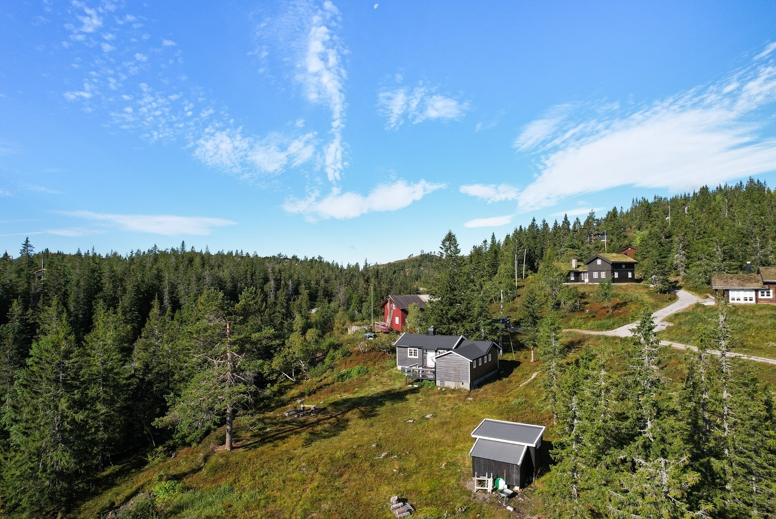 Lifjell har et flott, variert og egenartet turområde med fine rekreasjonsmuligheter, sommer som vinter. Galleribilde