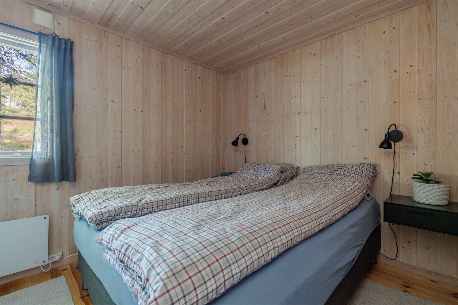 Boligen har tre soverom og mange sengeplasser, så her er det plass til hele familien! Galleribilde