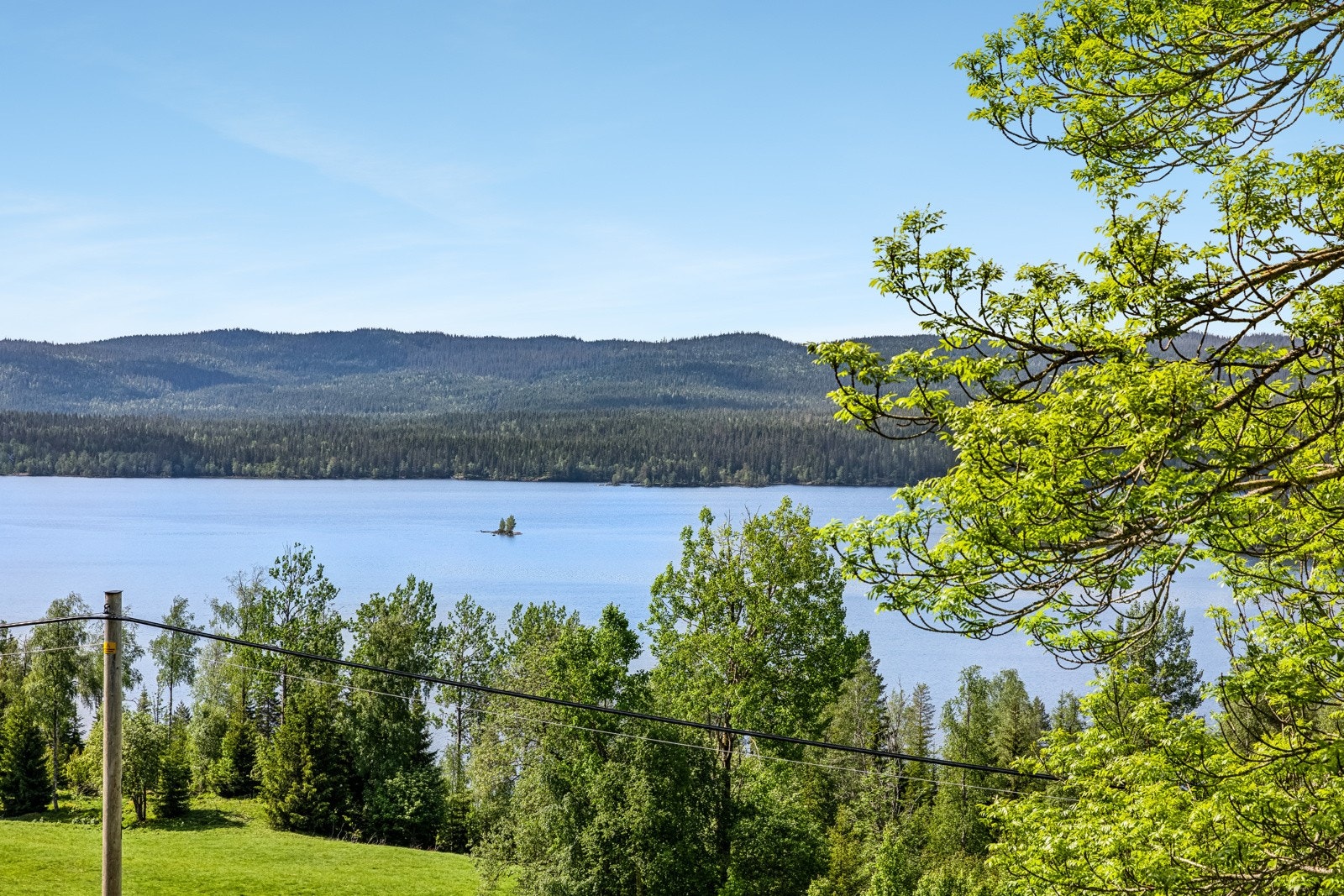 Boligen ligger ikke langt unna Øyangen, et populært sted for fiske. Galleribilde