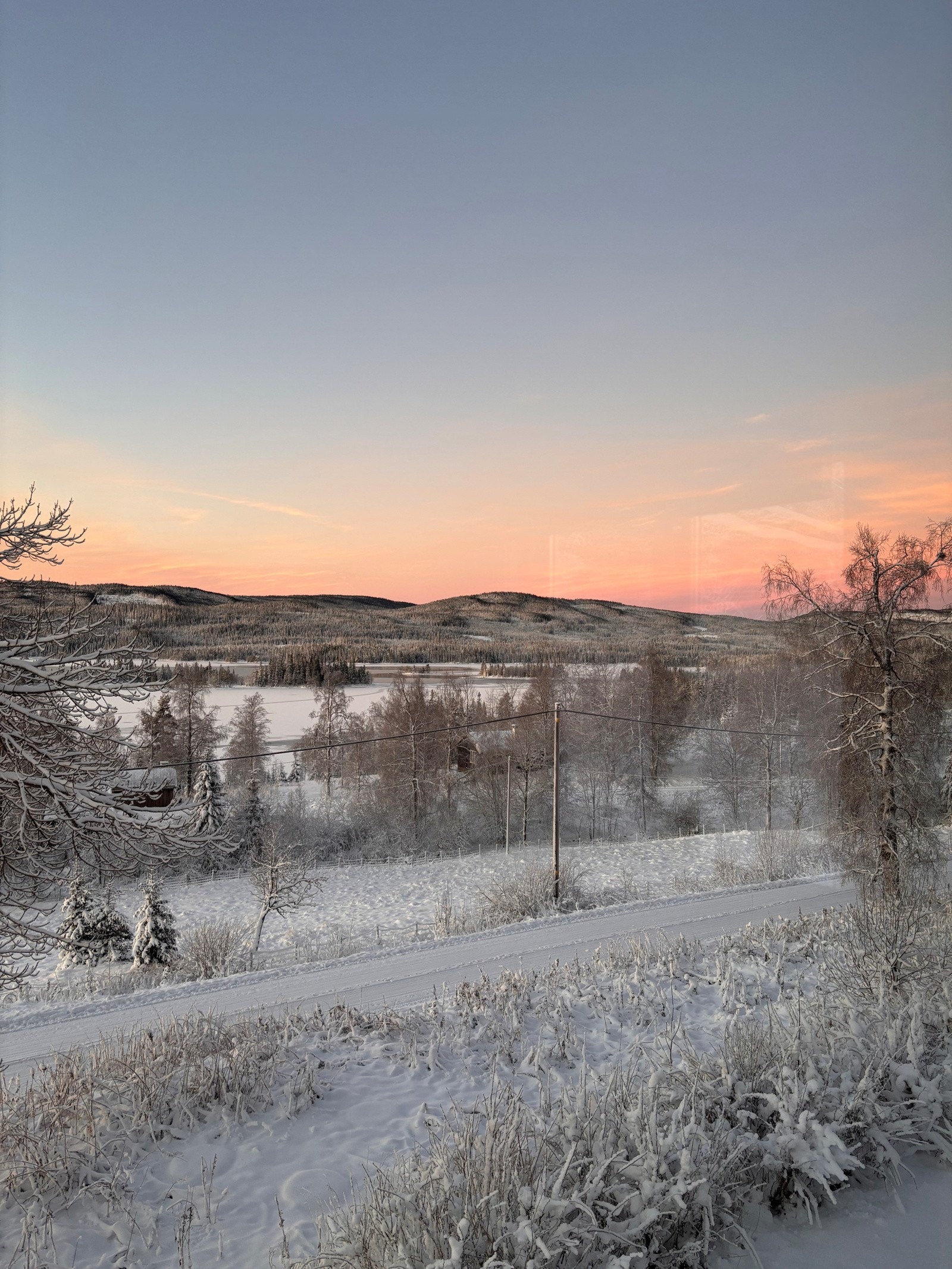 Vakre omgivelser både sommer og vinter (Privat Bilde) Galleribilde