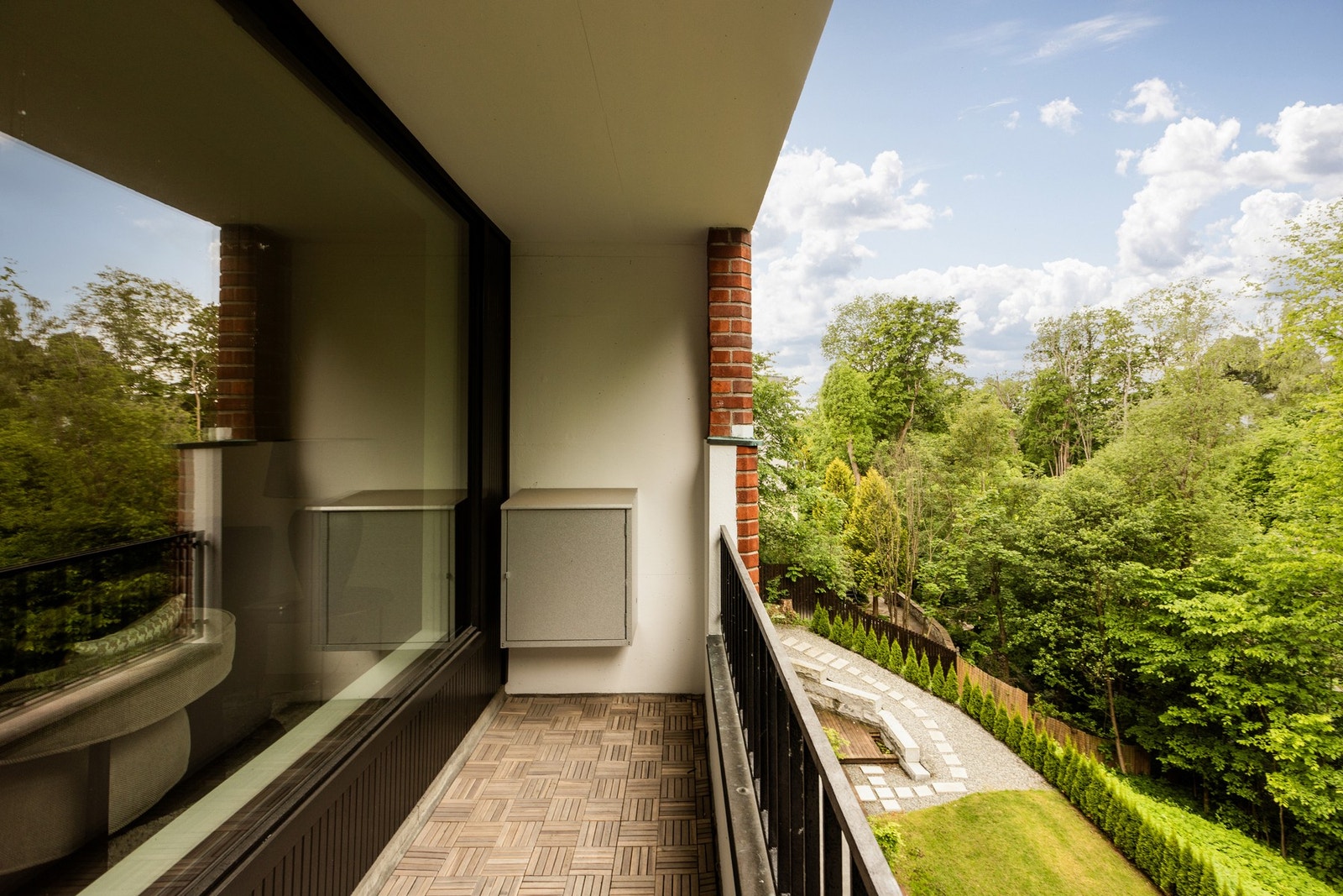 Eiendommen grenser til Frognerbekken. Galleribilde