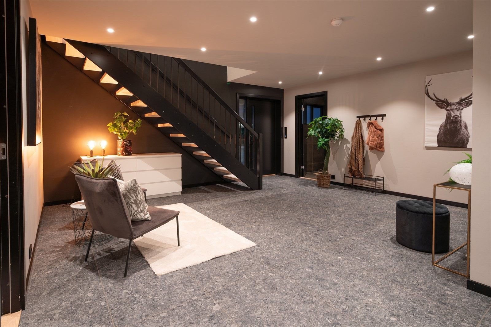 Romslig entre/hall Galleribilde