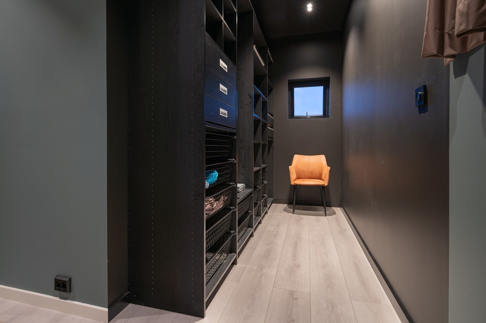 Egen walk-in garderobe Galleribilde