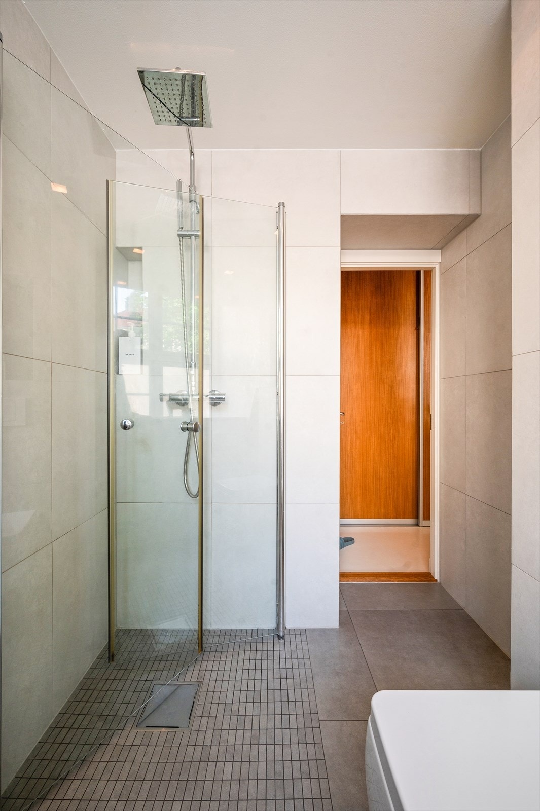 På badet er det lagt fliser fra den Italienske produsenten Terratinta. Galleribilde