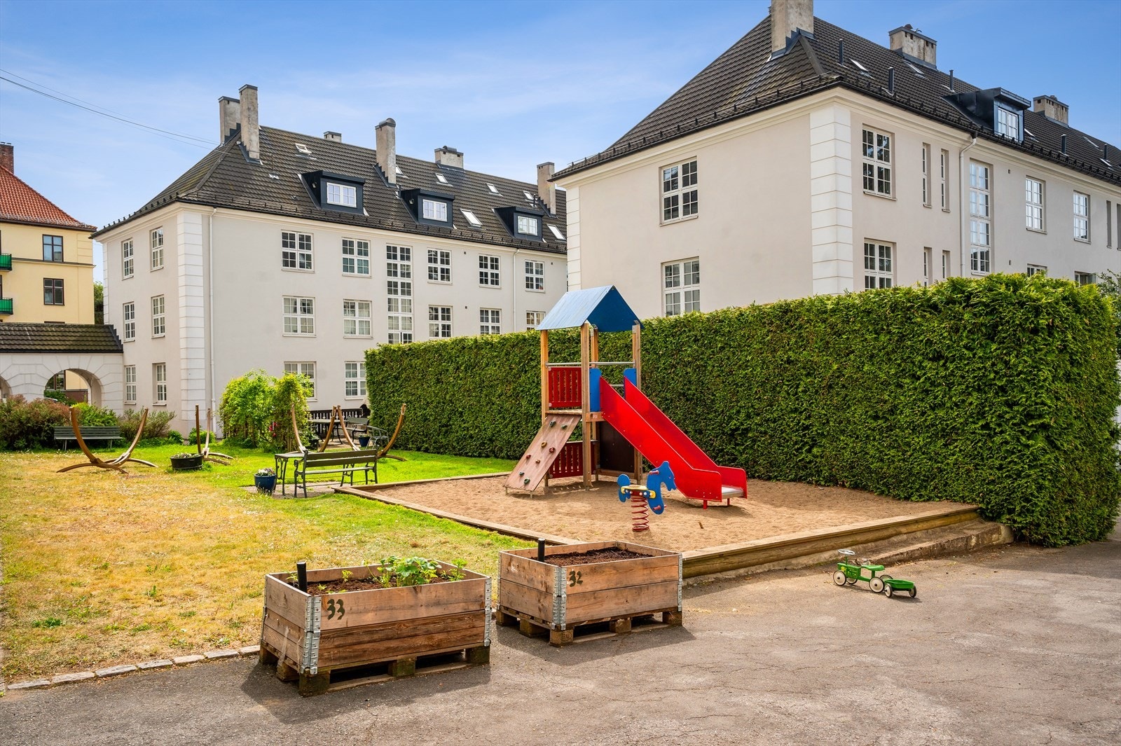 Borettslaget har fine fellesområder til glede for både store og små. Galleribilde