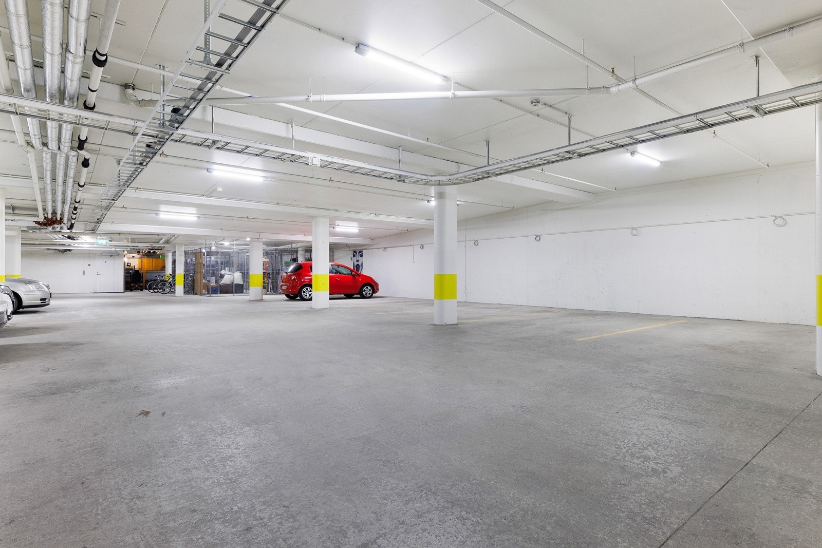 Parkering i lukket garasjeanlegg. Galleribilde