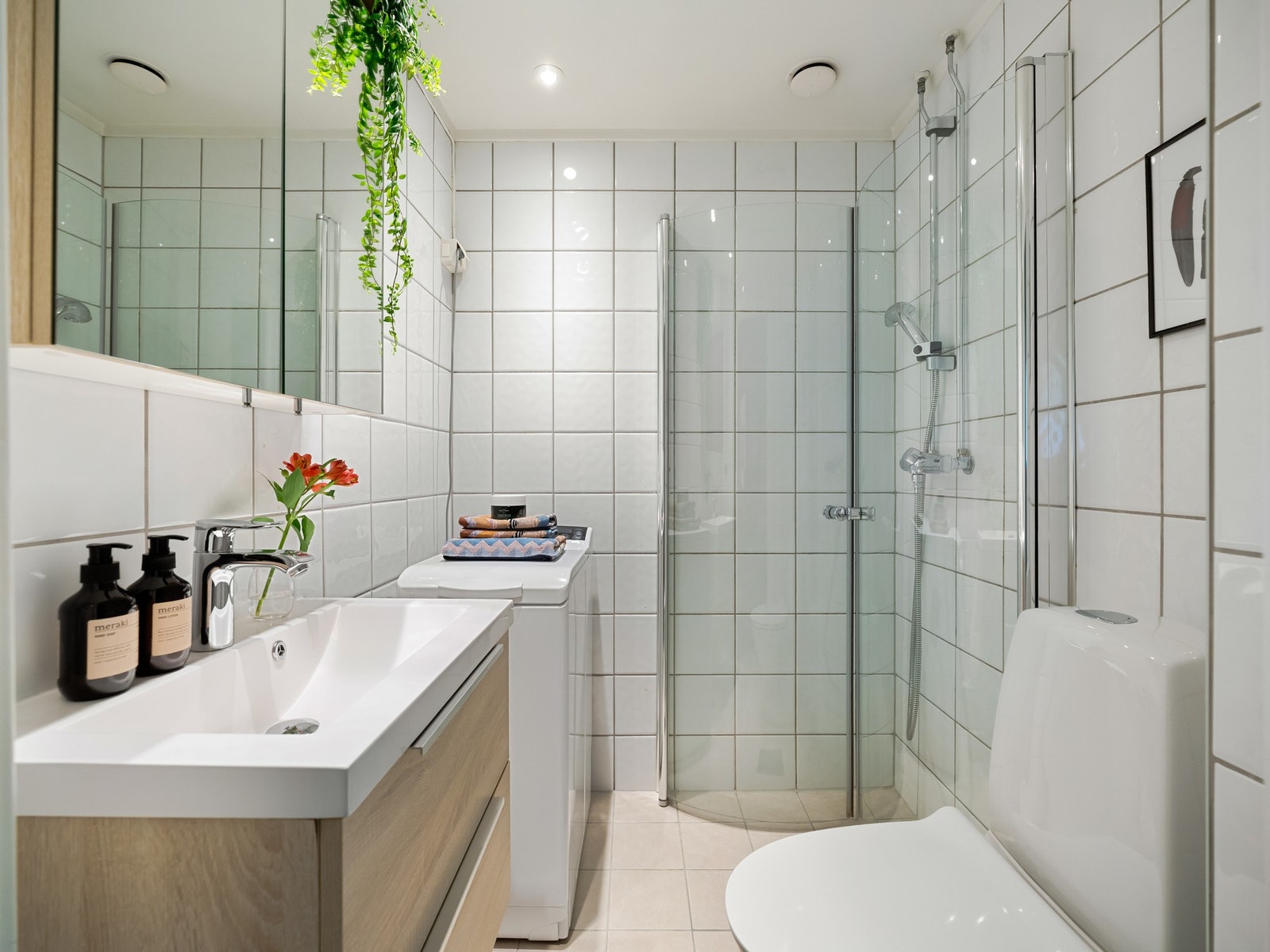 Pent flislagt bad, rehabilitert i 2001 i borettslagets regi. Galleribilde