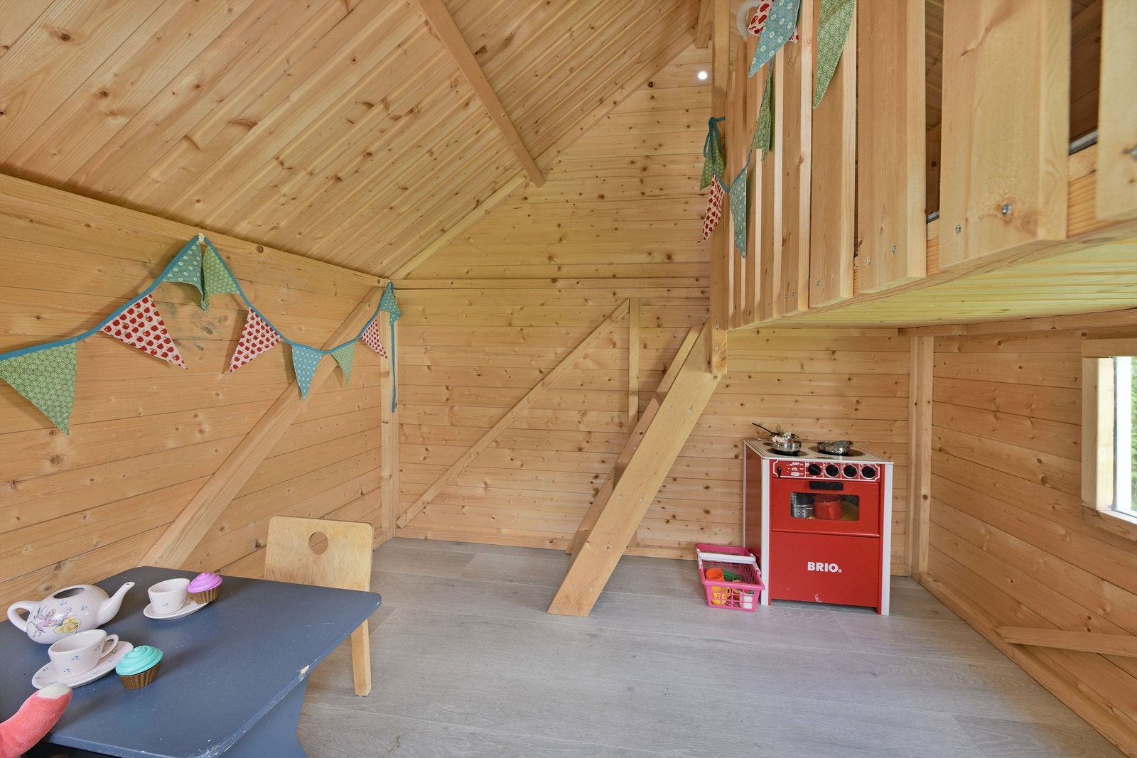 Lekehytte med liten hems Galleribilde