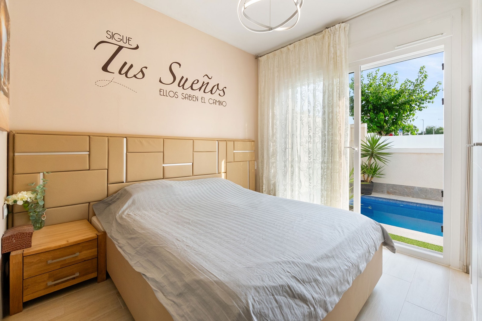 SOVEROM 1 NEDE Galleribilde