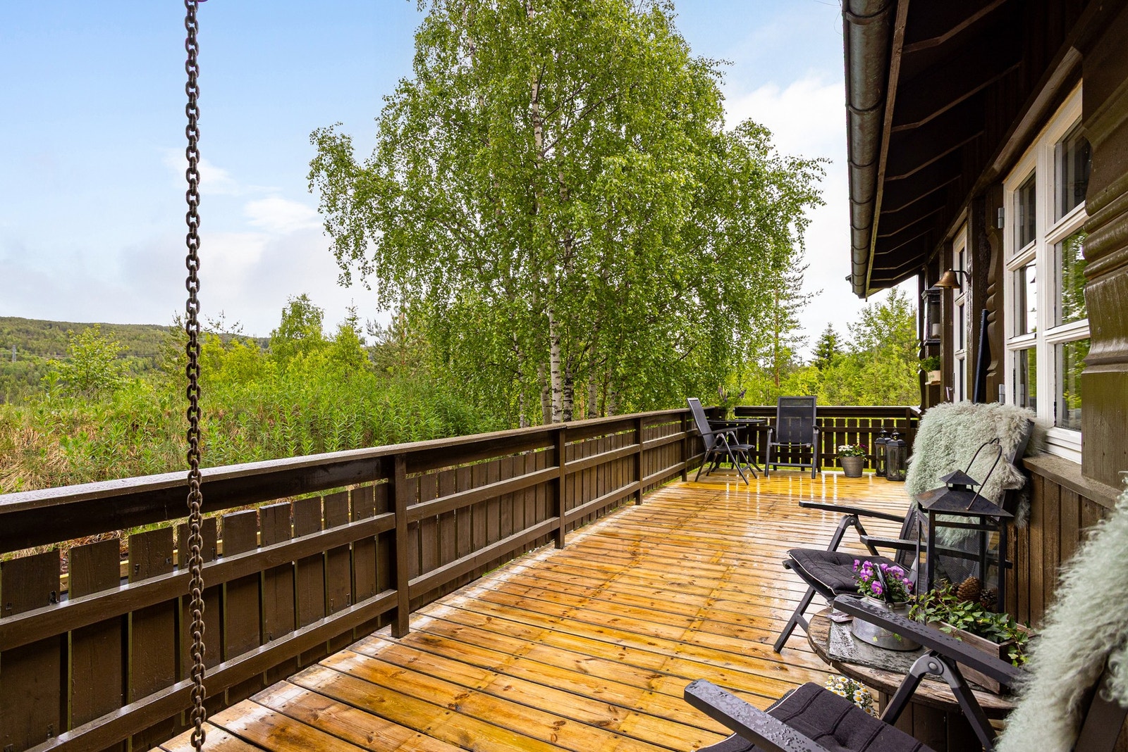 Terrasse med gode sol- og utsiktsforhold Galleribilde