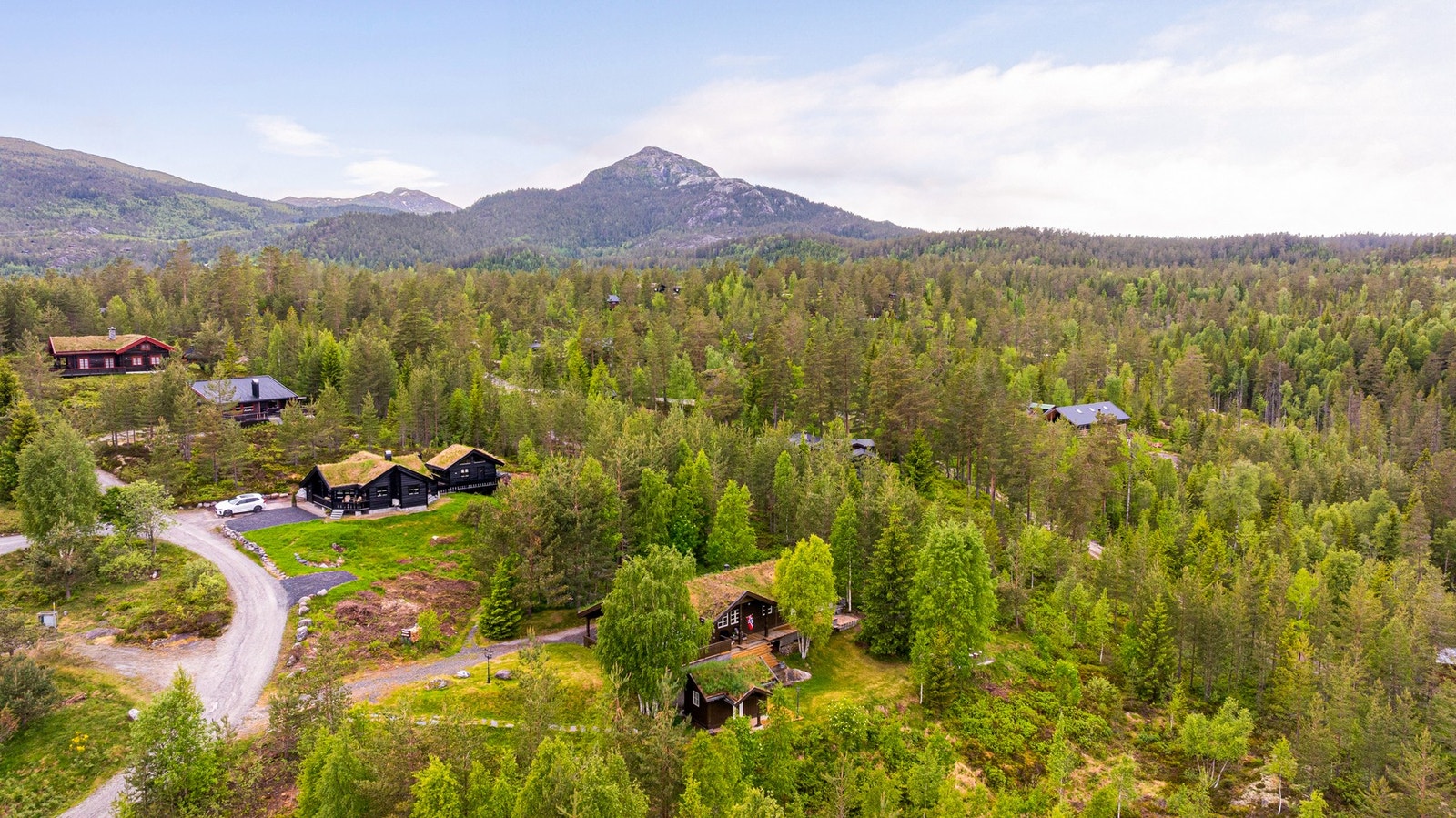 Flotte turmuligheter både sommer og vinter, samt fantastiske forhold for toppturer til bl.a. Slettefjell, Himingen og Rognlifjell. Galleribilde