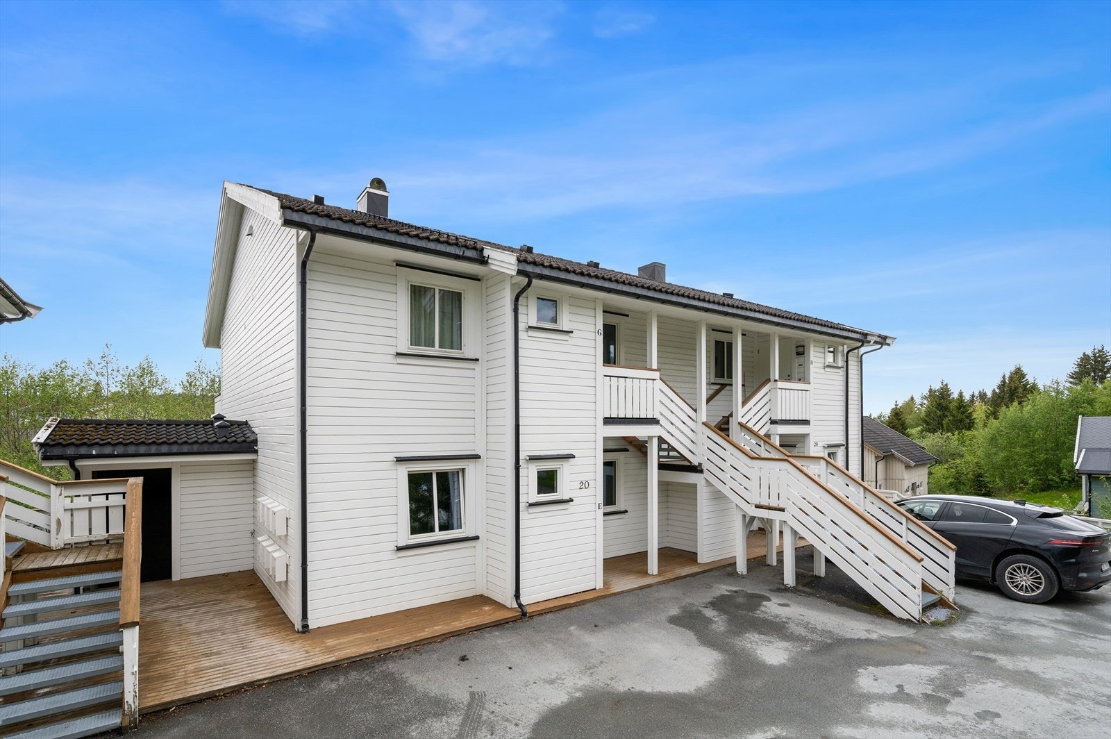 Boligen ligger sentralt til på Heimdal, med kort avstand til både butikker, kollektivtransport og andre lokale fasiliteter. Galleribilde