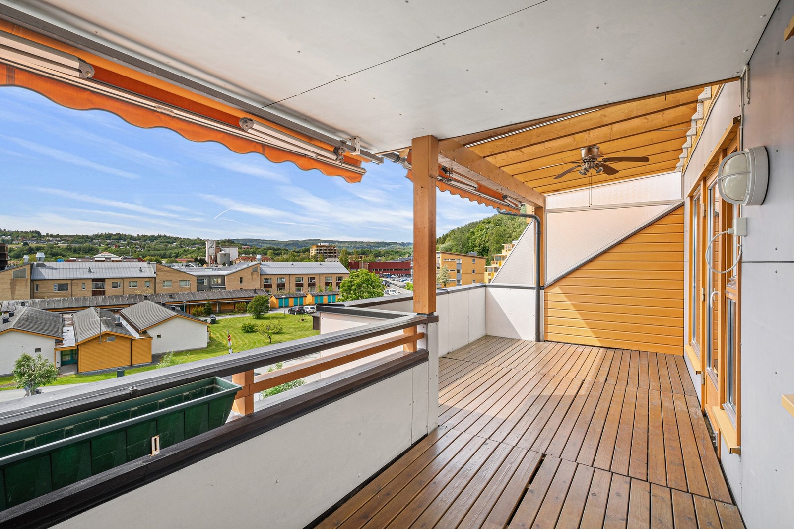 Fra balkongen har du flott utsikt over Melhus sentrum. Galleribilde