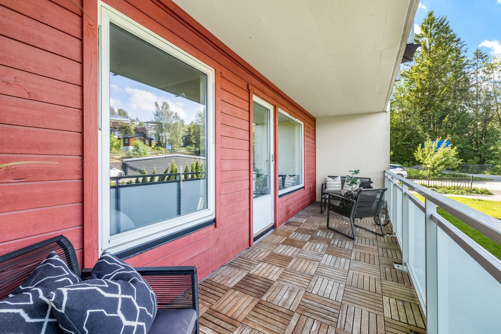 Balkongen er overbygd og måler ca. 12 kvm. Galleribilde