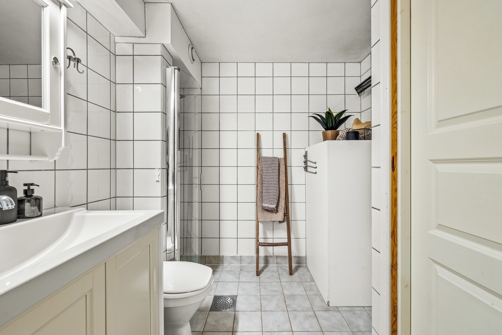 Badet har adkomst fra entreen. Galleribilde