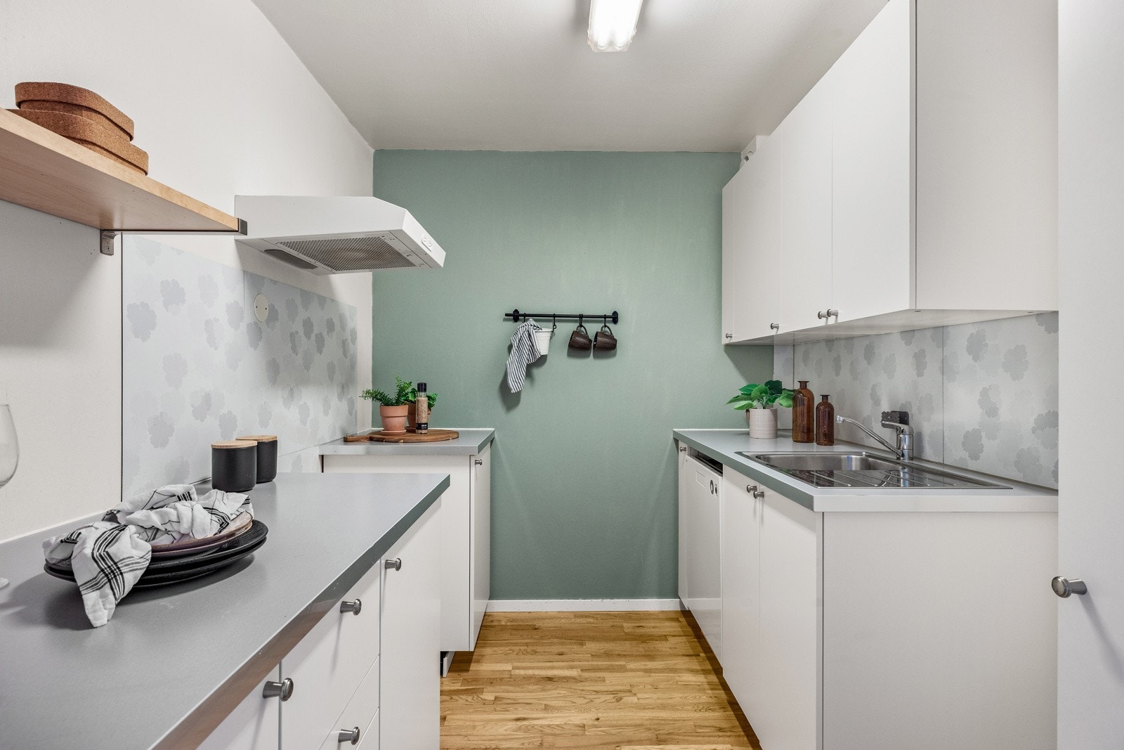 Separat kjøkken med innredning fra 2015. Galleribilde