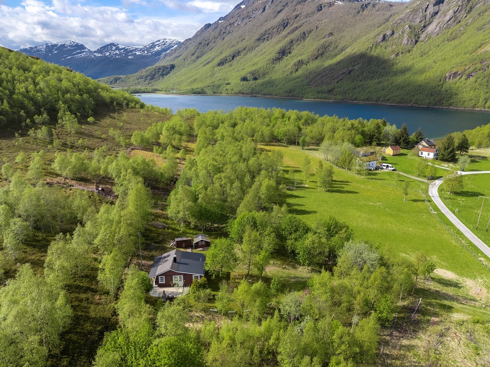 Ta kontakt med megler Stine Marte Iversen Østgaard på tlf. 918 34 635 ved spørsmål eller ønske om visning. Galleribilde