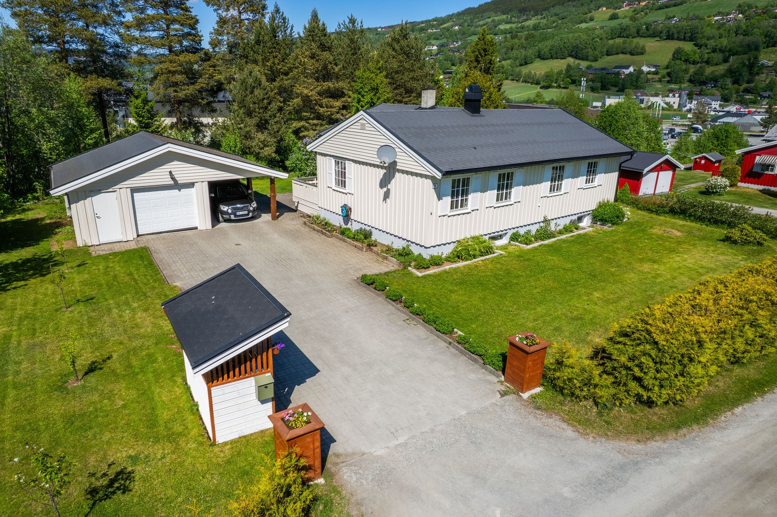 Velkommen til Slettmoen 11 - en innbydende og romslig enebolig med god planløsning og plass til hele familien! Galleribilde